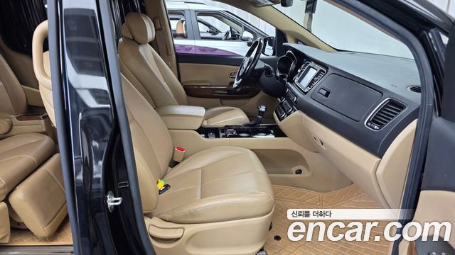 Kia Carnival 7-seater Hi-limousine VIP 2018 — фото 11