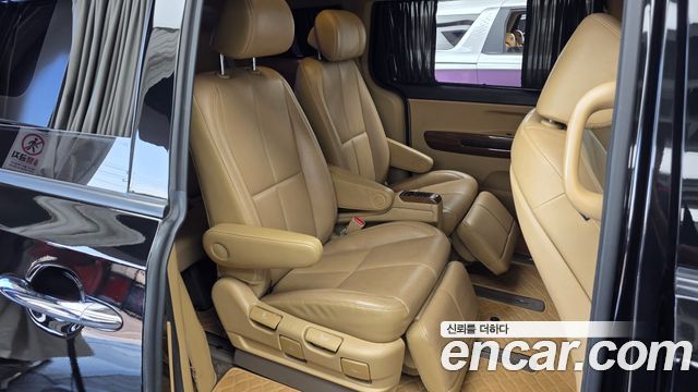 Kia Carnival 7-seater Hi-limousine VIP 2018 — фото 12