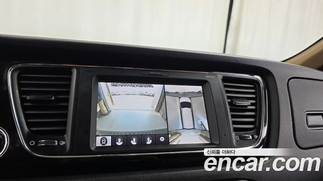 Kia Carnival 7-seater Hi-limousine VIP 2018 — фото 15
