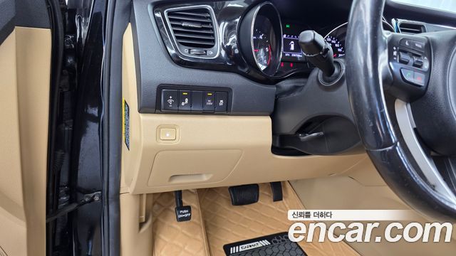 Kia Carnival 7-seater Hi-limousine VIP 2018 — фото 16
