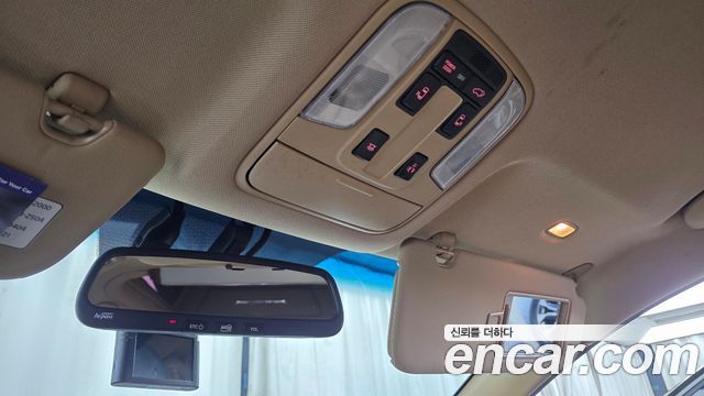 Kia Carnival 7-seater Hi-limousine VIP 2018 — фото 17