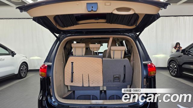 Kia Carnival 7-seater Hi-limousine VIP 2018 — фото 20