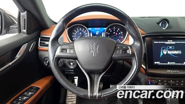 Maserati Ghibli 3.0 GranSport 3rd 2019 — фото 13