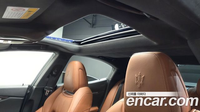 Maserati Ghibli 3.0 GranSport 3rd 2019 — фото 16