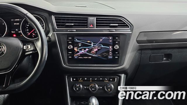 Volkswagen Tiguan (II) 2.0 TDI Premium 2020 — фото 16