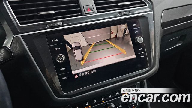 Volkswagen Tiguan (II) 2.0 TDI Premium 2020 — фото 17