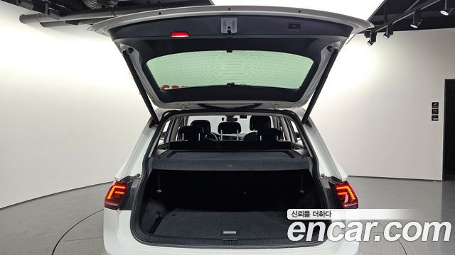 Volkswagen Tiguan (II) 2.0 TDI Premium 2020 — фото 20