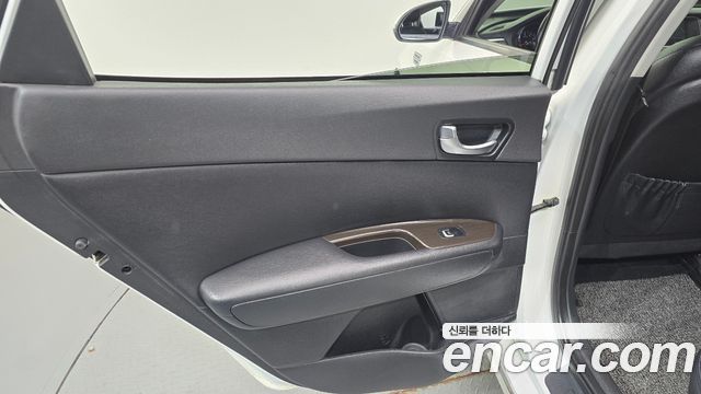 Kia K5 (II) 2.0 Prestige 2019 — фото 25