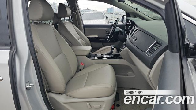 Kia Carnival 11-Seater Prestige 2019 — фото 6