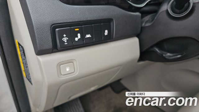 Kia Carnival 11-Seater Prestige 2019 — фото 10