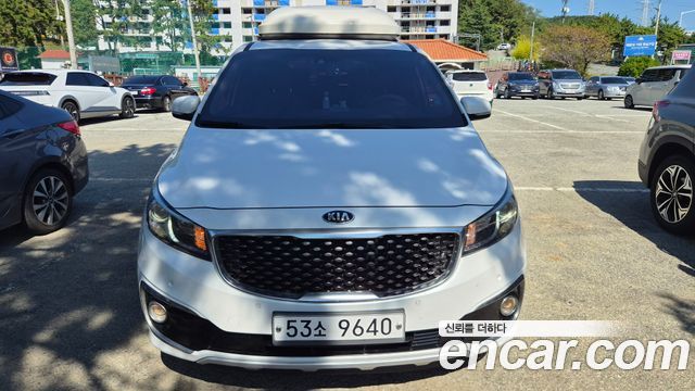 Kia Carnival 7-seater Limousine Magic Space 2018 — фото 2