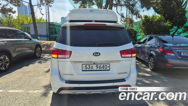 Kia Carnival 7-seater Limousine Magic Space 2018 — фото 3