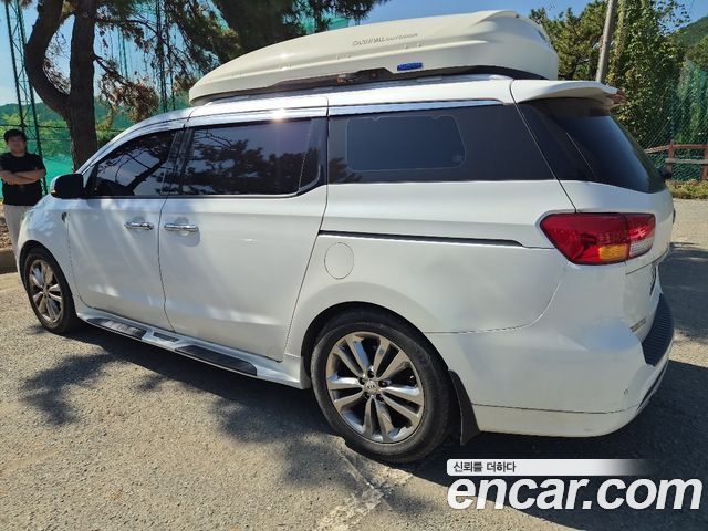 Kia Carnival 7-seater Limousine Magic Space 2018 — фото 5