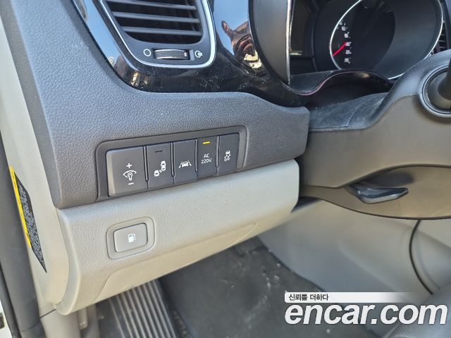 Kia Carnival 7-seater Limousine Magic Space 2018 — фото 12