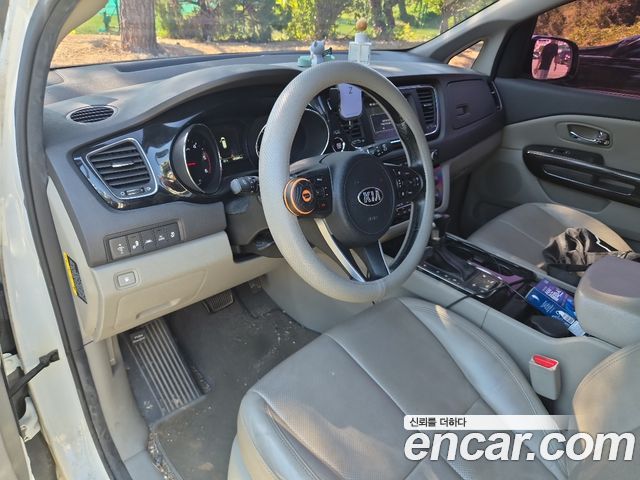 Kia Carnival 7-seater Limousine Magic Space 2018 — фото 13