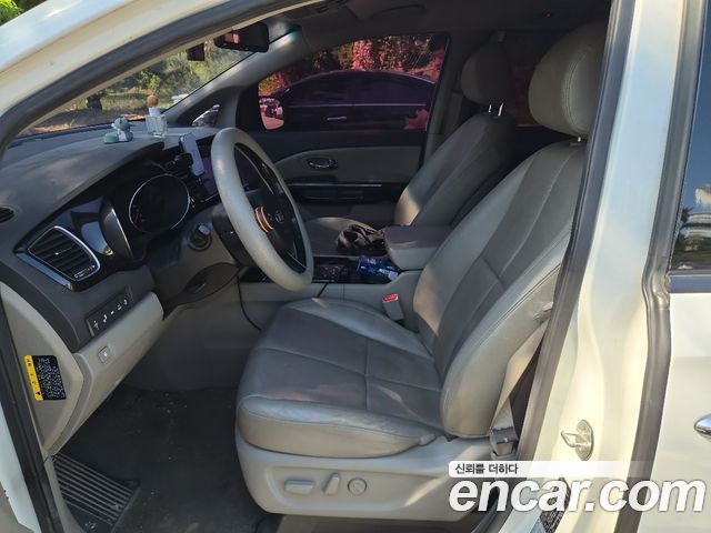 Kia Carnival 7-seater Limousine Magic Space 2018 — фото 14