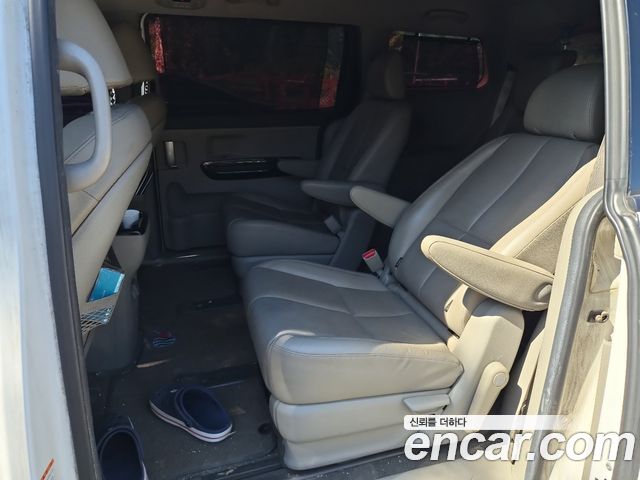 Kia Carnival 7-seater Limousine Magic Space 2018 — фото 15