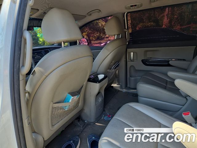 Kia Carnival 7-seater Limousine Magic Space 2018 — фото 16