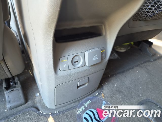 Kia Carnival 7-seater Limousine Magic Space 2018 — фото 17