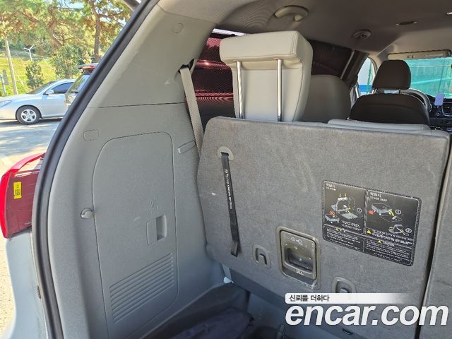 Kia Carnival 7-seater Limousine Magic Space 2018 — фото 20