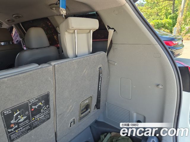 Kia Carnival 7-seater Limousine Magic Space 2018 — фото 21