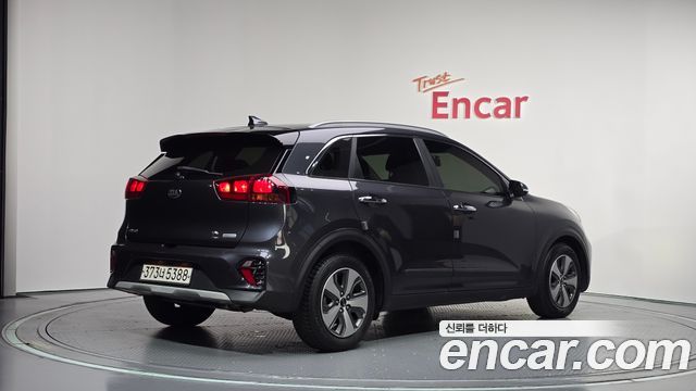 Kia Niro 1.6 HEV Luxury 2020 — фото 2