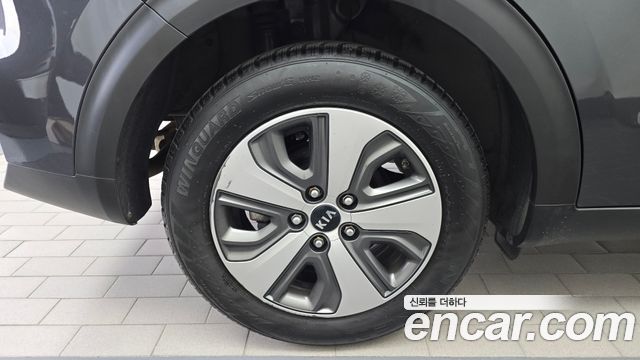 Kia Niro 1.6 HEV Luxury 2020 — фото 5