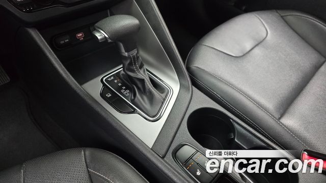 Kia Niro 1.6 HEV Luxury 2020 — фото 9