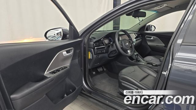 Kia Niro 1.6 HEV Luxury 2020 — фото 10