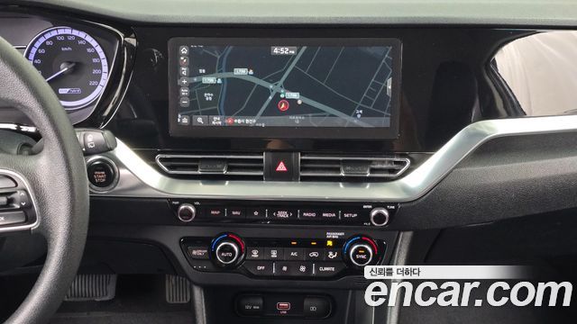 Kia Niro 1.6 HEV Luxury 2020 — фото 13