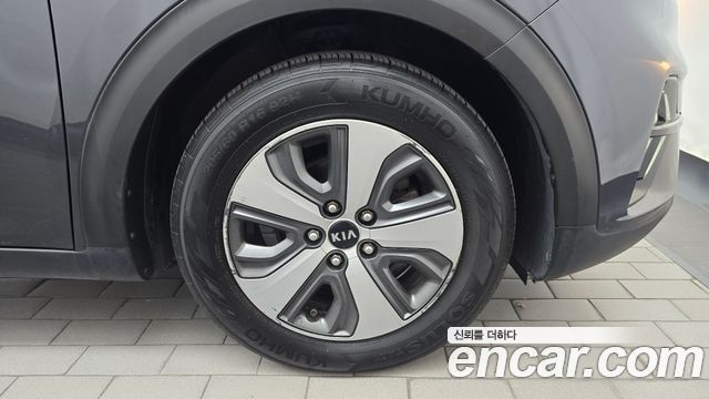 Kia Niro 1.6 HEV Luxury 2020 — фото 21