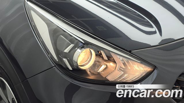 Kia Niro 1.6 HEV Luxury 2020 — фото 22