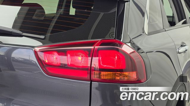 Kia Niro 1.6 HEV Luxury 2020 — фото 23