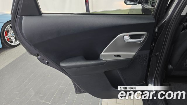 Kia Niro 1.6 HEV Luxury 2020 — фото 25