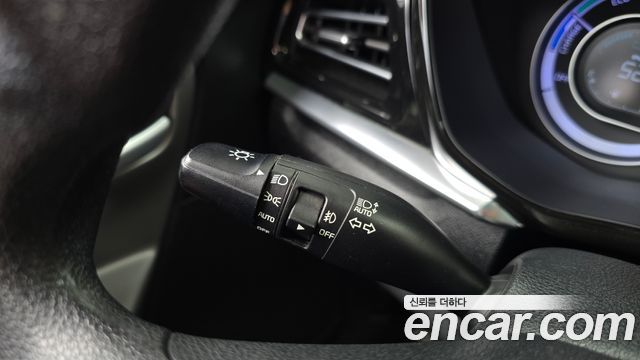 Kia Niro 1.6 HEV Luxury 2020 — фото 29