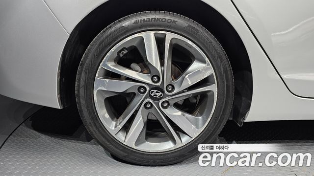 Hyundai Avante 1.6 GDi 10 Million Limited Standard 2016 — фото 5