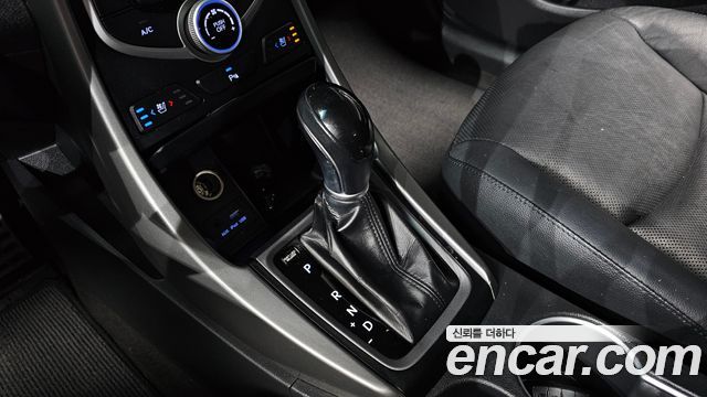 Hyundai Avante 1.6 GDi 10 Million Limited Standard 2016 — фото 9