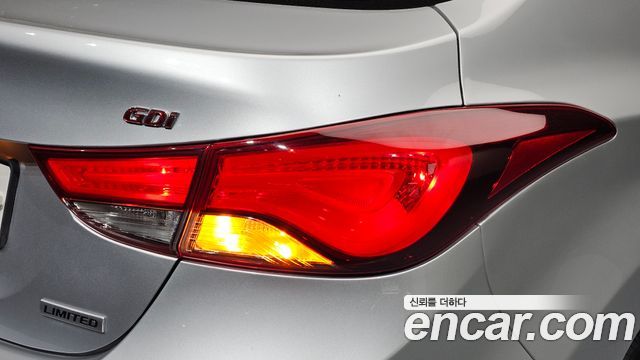 Hyundai Avante 1.6 GDi 10 Million Limited Standard 2016 — фото 23