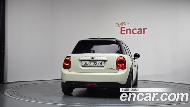 MINI Cooper D 5Door Mid 3rd 2015 — фото 4