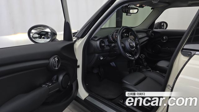 MINI Cooper D 5Door Mid 3rd 2015 — фото 10