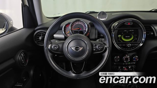 MINI Cooper D 5Door Mid 3rd 2015 — фото 13