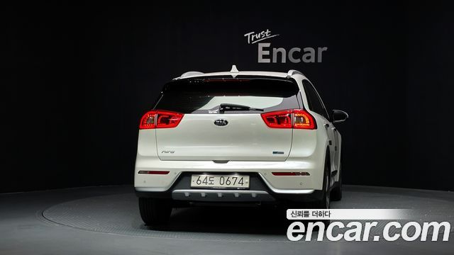 Kia Niro Noblesse 2017 — фото 4
