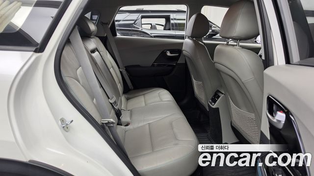 Kia Niro Noblesse 2017 — фото 12