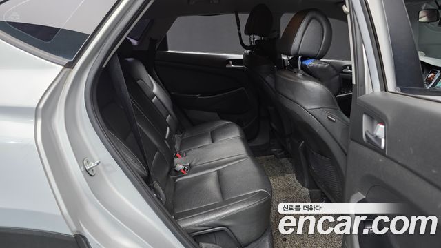 Hyundai Tucson Diesel 2.0 2WD Style 2017 — фото 12