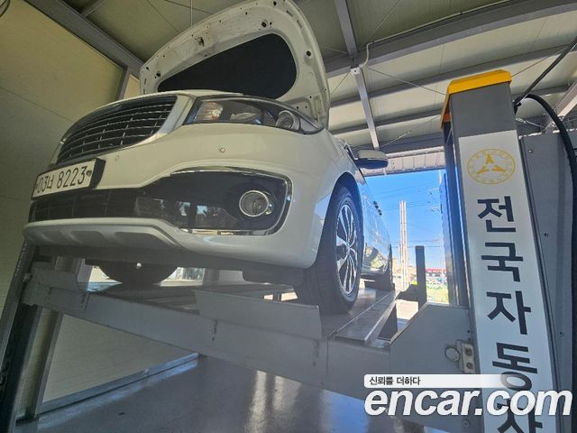 Kia Carnival 9-seater Luxury