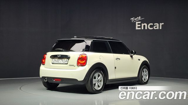 MINI Cooper D Standard 3rd 2018 — фото 2