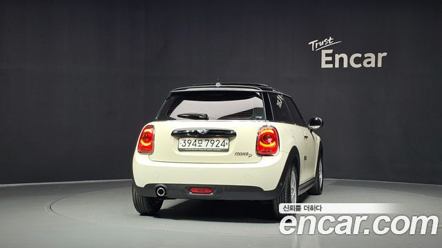 MINI Cooper D Standard 3rd 2018 — фото 4