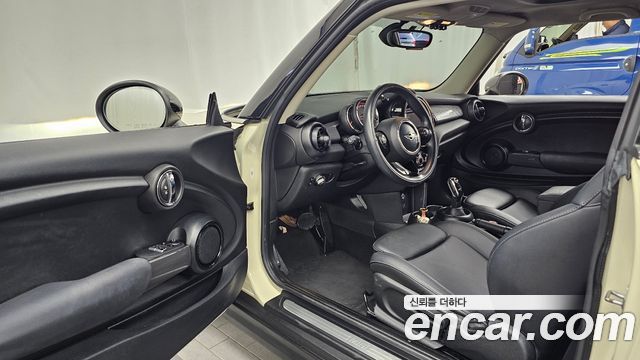 MINI Cooper D Standard 3rd 2018 — фото 10