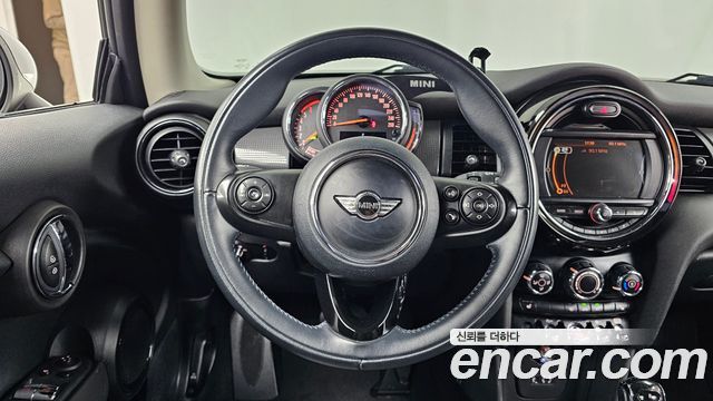MINI Cooper D Standard 3rd 2018 — фото 12