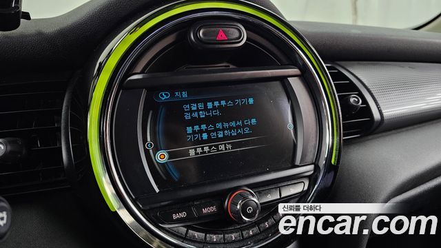 MINI Cooper D Standard 3rd 2018 — фото 18